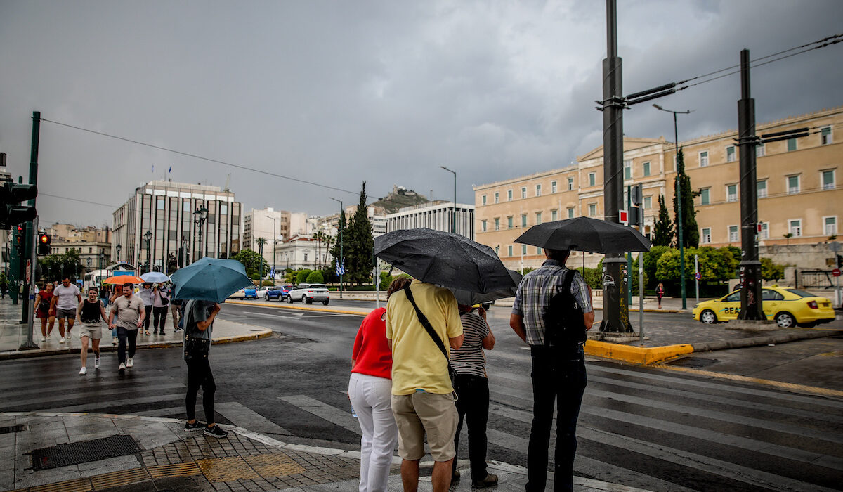 Τι ώρα θα χτυπήσει η κακοκαιρία την Αττική σήμερα – Η νέα πρόγνωση του Μαρουσάκη για «ασυνήθιστο κύμα»