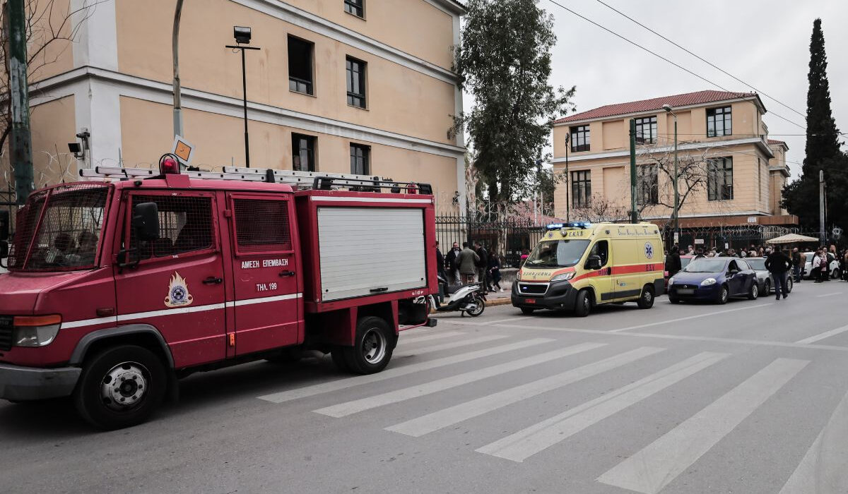 Συναγερμός στην Ευελπίδων μετά από τηλεφώνημα για βόμβα