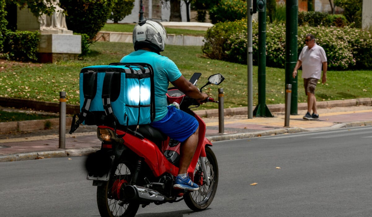 Απαγόρευση ντελίβερι λόγω καύσωνα – Ποιες ώρες