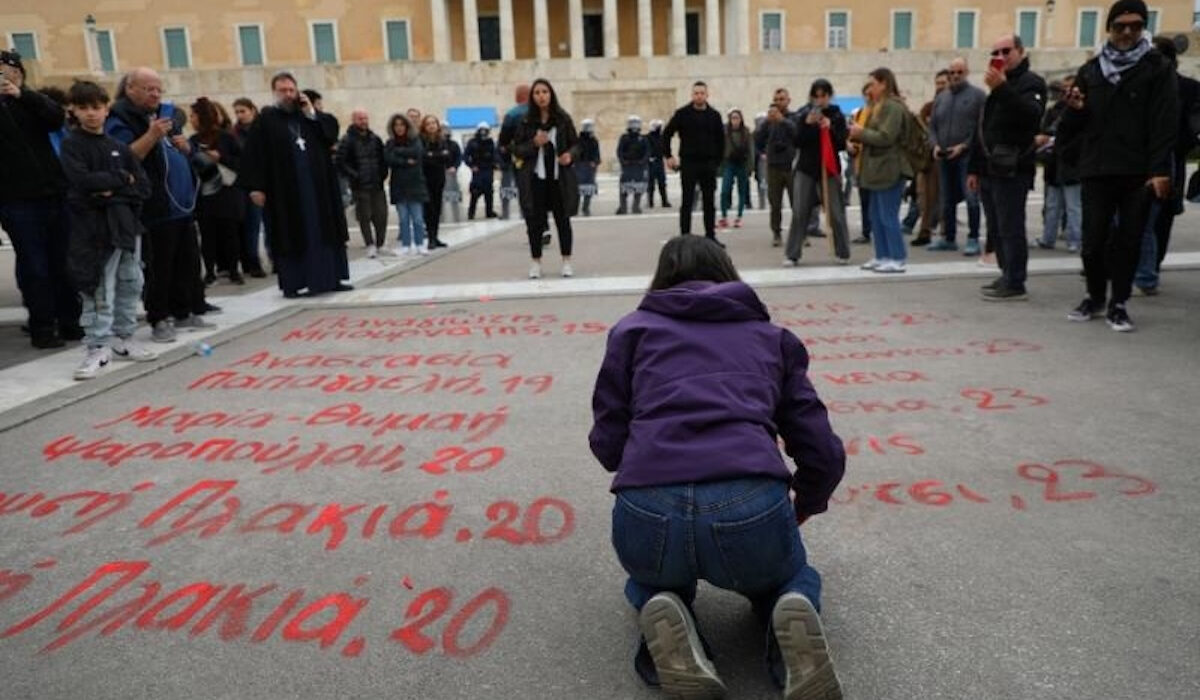 «Κανένα έγκλημα χωρίς τιμωρία» – Συγκέντρωση για τα Τέμπη την Κυριακή έξω από τη Βουλή