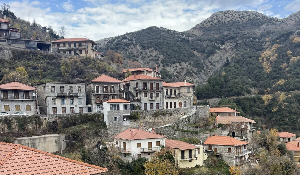 Το χωριό-outsider που γέμισε από νωρίς για Χριστούγεννα