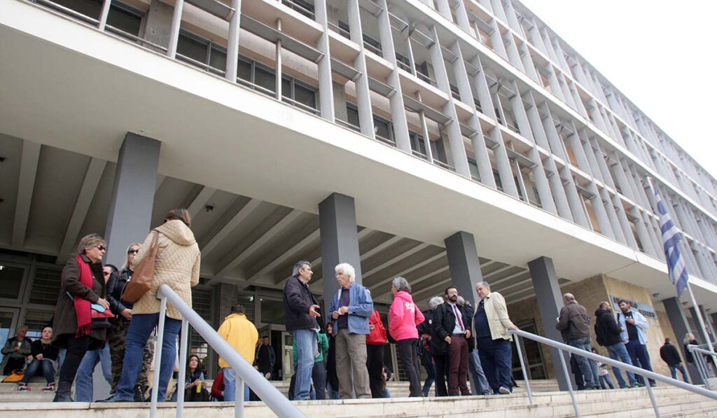 «Έσπασε» τα ισόβια, λόγω «μειωμένου καταλογισμού», 58χρονη που σκότωσε με τηγάνι τον πεθερό της