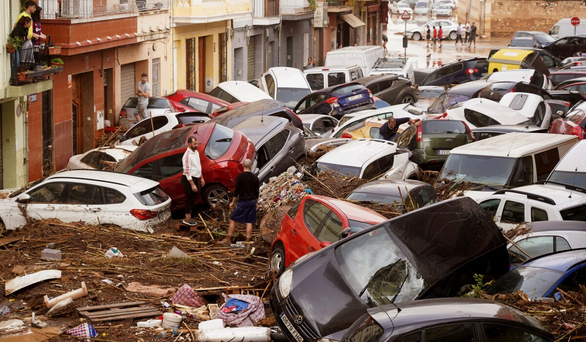 Ασύλληπτη καταστροφή στη Βαλένθια: 62 νεκροί, αγνοούμενοι και πόλεις βυθισμένες στο νερό – Εικόνες