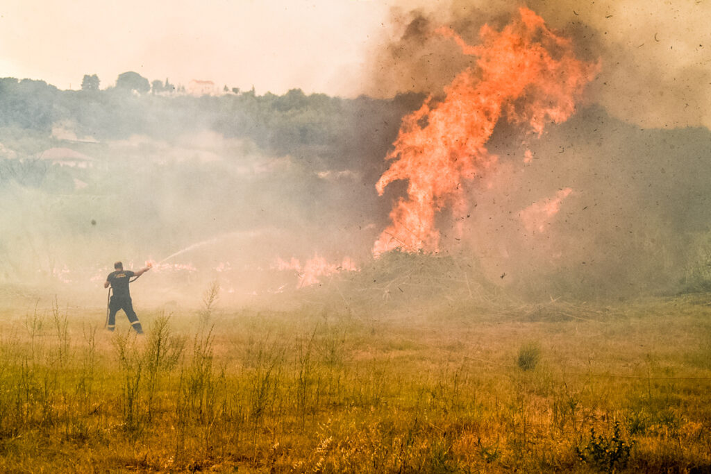 Φωτιά στην Ηλεία στην περιοχή του Βαρθολομιού