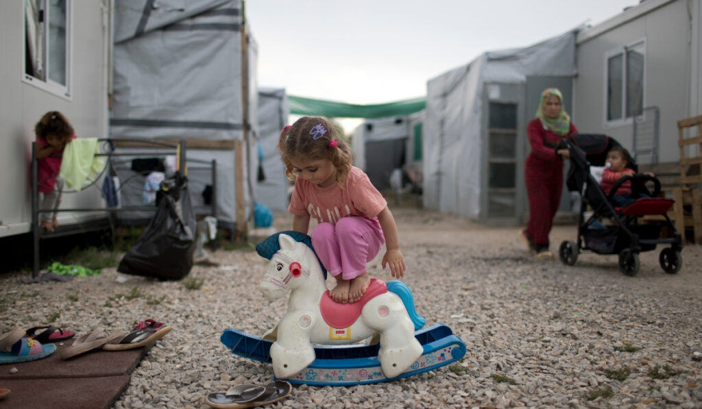 Guardian: Έκτακτη ανάγκη στην Ελλάδα για τα προσφυγόπουλα – Διπλασιάστηκαν τα ασυνόδευτα παιδιά