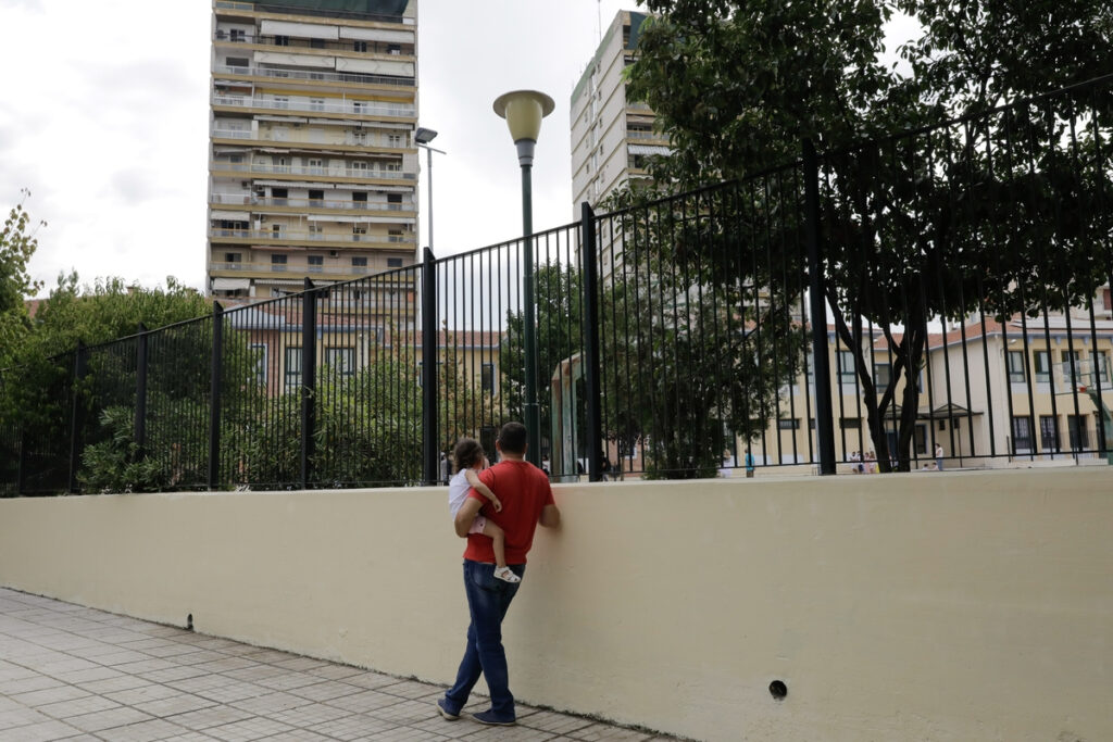 Νέα έκτακτη πληρωμή για επίδομα παιδιού: Μέχρι πότε κάνετε αίτηση