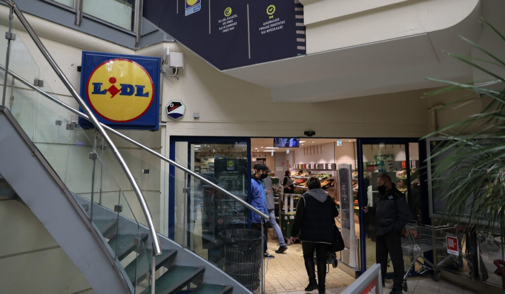 Cancel Lidl: Ξεσηκωμός και οργή στο Twitter για τη μήνυση στη γιαγιά