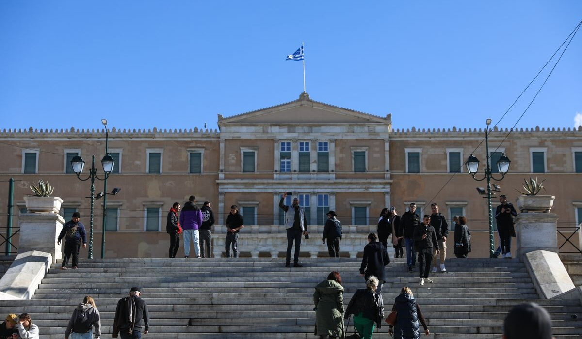 Οι 4 φυλές των αναποφάσιστων: Νέοι ψηφοφόροι, γυναίκες, κάτω των 45 και «απολιτίκ»