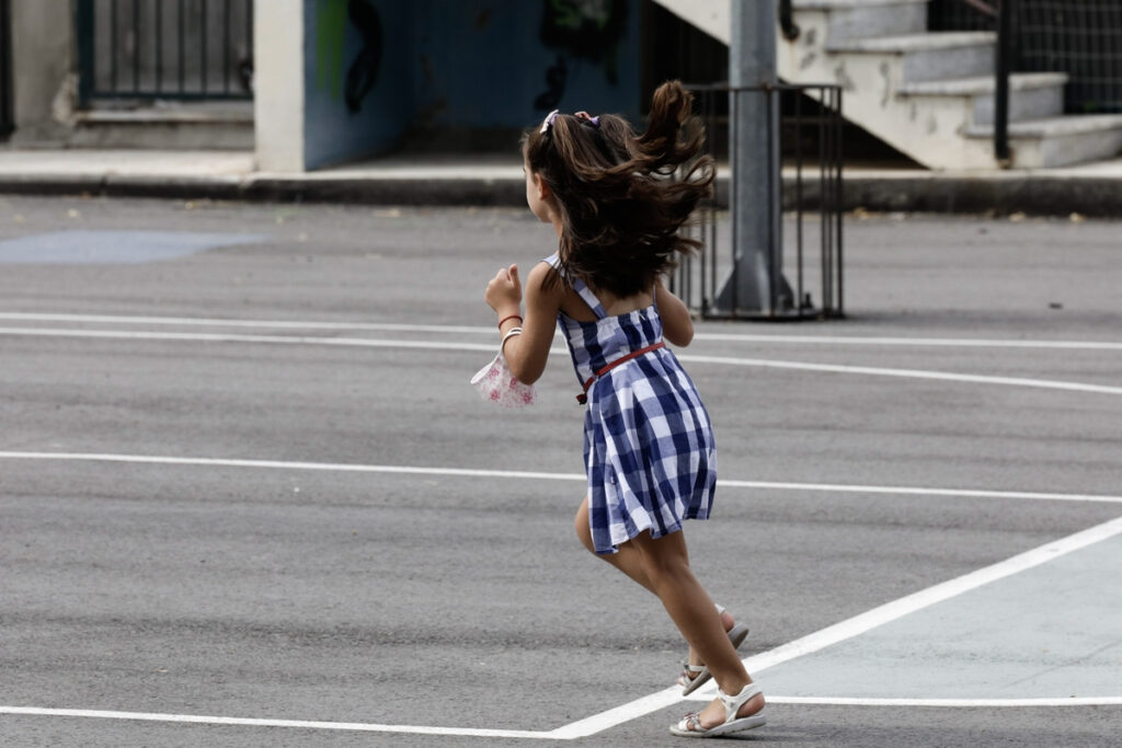 «Καμπάνα» ανατροπής για τα μέτρα στα σχολεία από Οκτώβριο