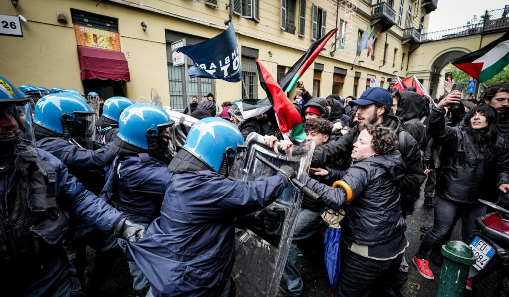 Χαμός στο Τορίνο: Επεισόδια σε διαδήλωση φοιτητών υπέρ της Παλαιστίνης – Έξι τραυματίες (Βίντεο)