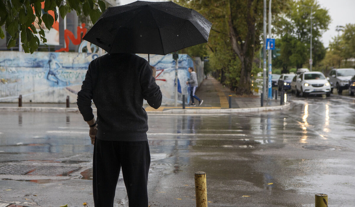 Έκτακτο δελτίο καιρού: Έρχεται δεύτερο κύμα βροχής – Τι ώρα θα βρέξει ξανά στην Αθήνα