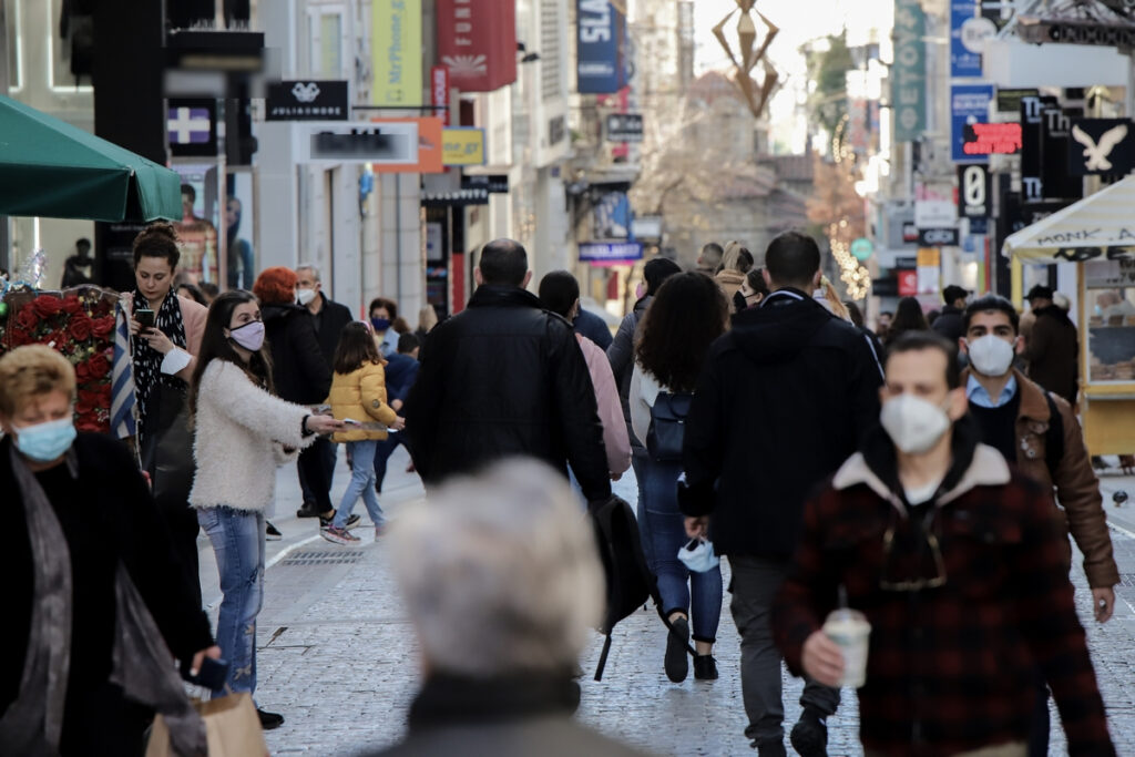 Μπρα ντε φερ κυβέρνησης – ειδικών για την άρση μέτρων στη σκιά της μετάλλαξης Όμικρον