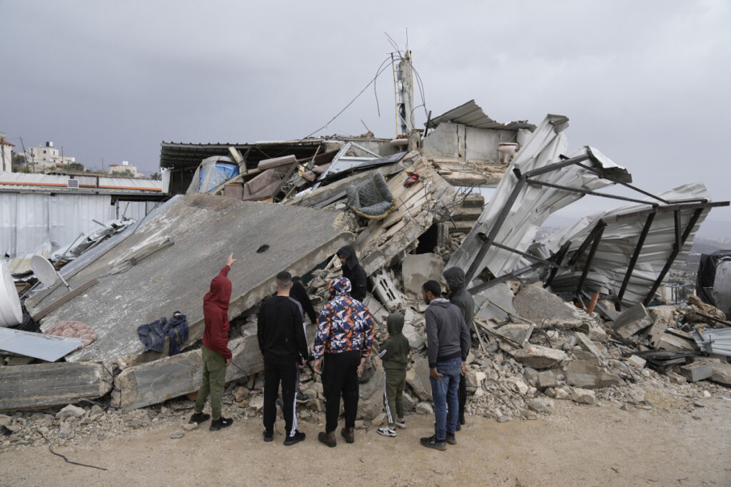 Δυτική Όχθη: Πέντε νεκροί από ισραηλινό βομβαρδισμό – Στο περιθώριο της συμφωνίας για εκεχειρία στη Γάζα