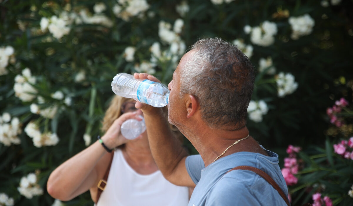 Θερμοπληξία από τον καύσωνα: 10 κρούσματα, 70 λιποθυμίες – Συμπτώματα και αντιμετώπιση