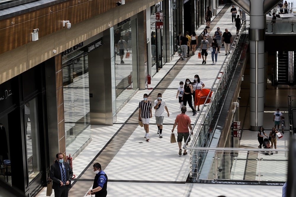 Εμπορικά κέντρα: Αγορές με μάσκες, αντισηπτικά και γάντια