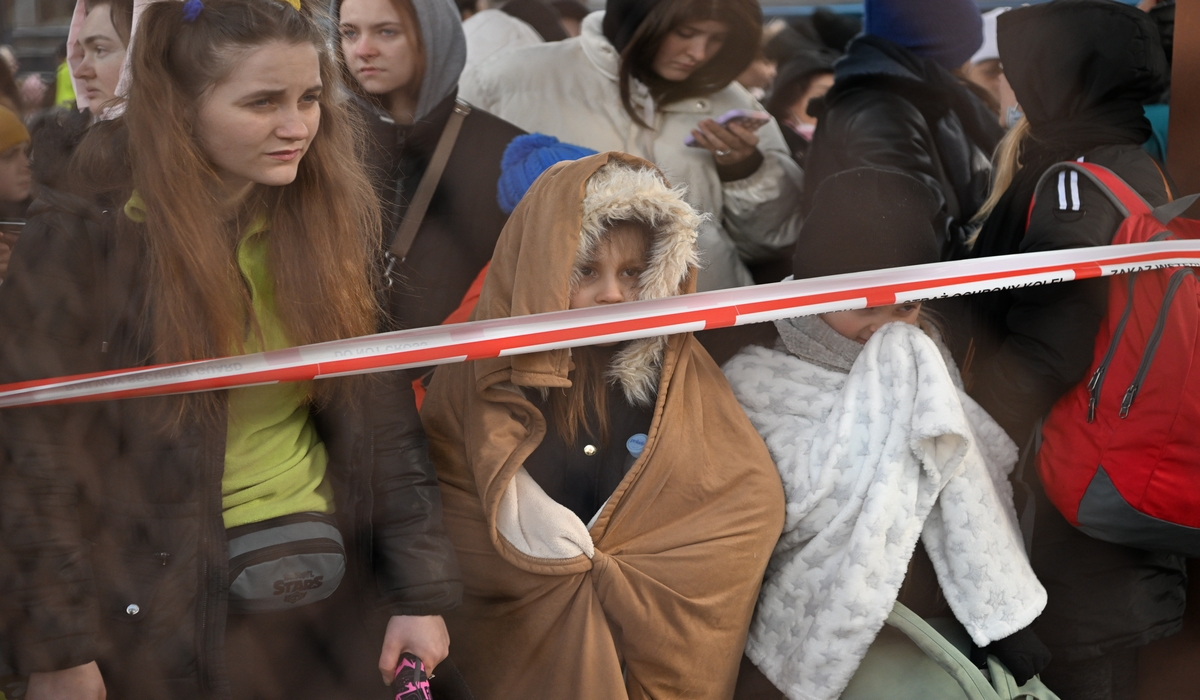 Πόλεμος στην Ουκρανία: Πάνω από 300.000 Ουκρανοί έχουν διαφύγει σε γειτονικές χώρες της ΕΕ, λέει η Κομισιόν