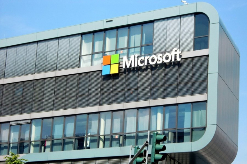 Η Microsoft θα αντικαταστήσει τους δημοσιογράφους με ρομπότ