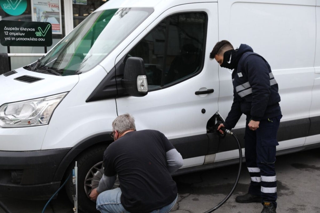 Επίδομα καυσίμων: Προβλήματα για τη δωρεάν βενζίνη