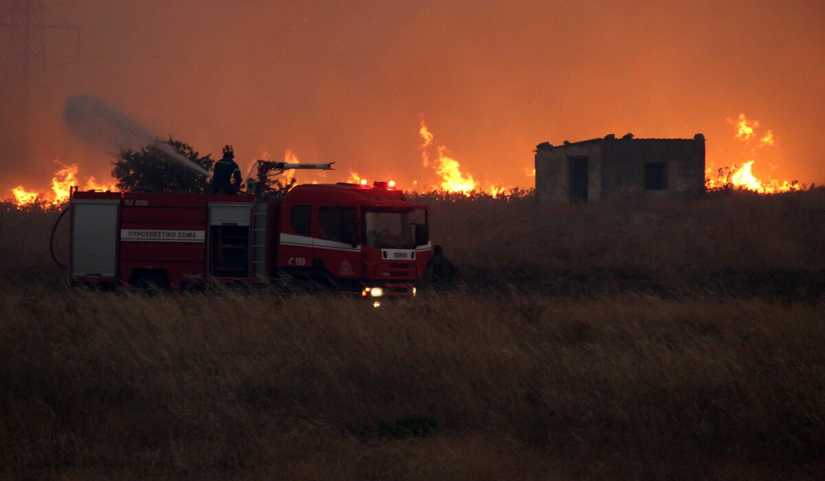 Εφιάλτης χωρίς τέλος η φωτιά στην Αλεξανδρούπολη – «Μπουρλότο» βάζουν τα μποφόρ