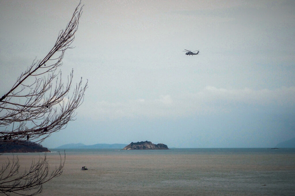 Εύβοια: Τι μπορεί να οδήγησε στην πτώση του ελικοπτέρου, ο ρόλος του καιρού – Αγωνία για την τύχη του πιλότου