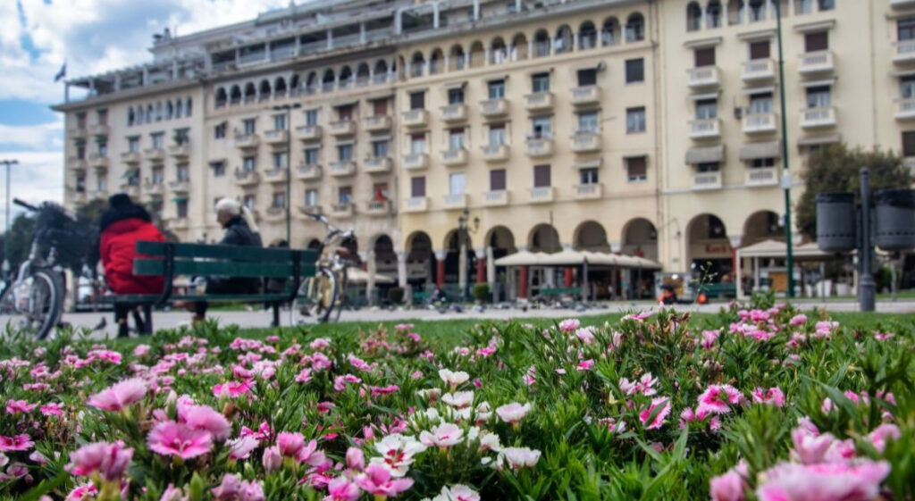 Φαγητό για άπορους στη Θεσσαλονίκη προσέφερε η Προεδρία της Δημοκρατίας