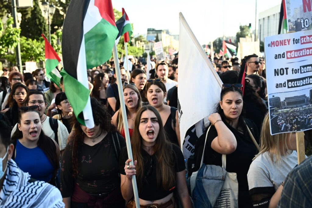 Φοιτητικές διαδηλώσεις για τη Γάζα και στην Ελλάδα – Ολονύχτια διαμαρτυρία στα Προπύλαια