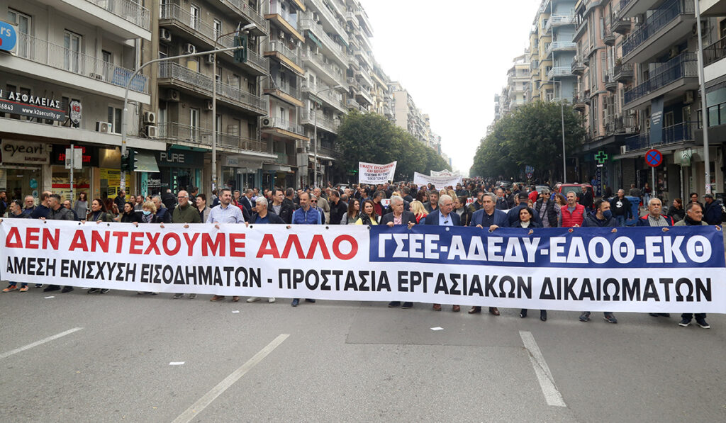 Η ΓΣΕΕ προτείνει αύξηση του κατώτατου μισθού στα 908 ευρώ