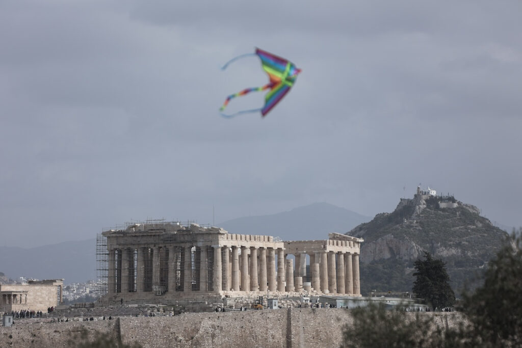 Καιρός: Καρναβάλι με τοπικές μπόρες – Η τελευταία πρόγνωση για την Καθαρά Δευτέρα