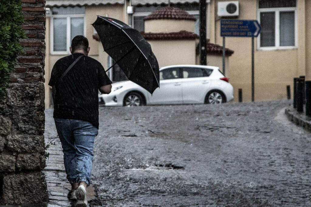 Χαλάει απότομα ο καιρός στην Αττική: Επικίνδυνες καταιγίδες, τέλος η… ζέστη