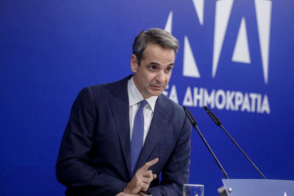 Μητσοτάκης εκτός τόπου και χρόνου: Οι «αριστεροί του χαβιαριού» σνομπάρουν το καλάθι του νοικοκυριού