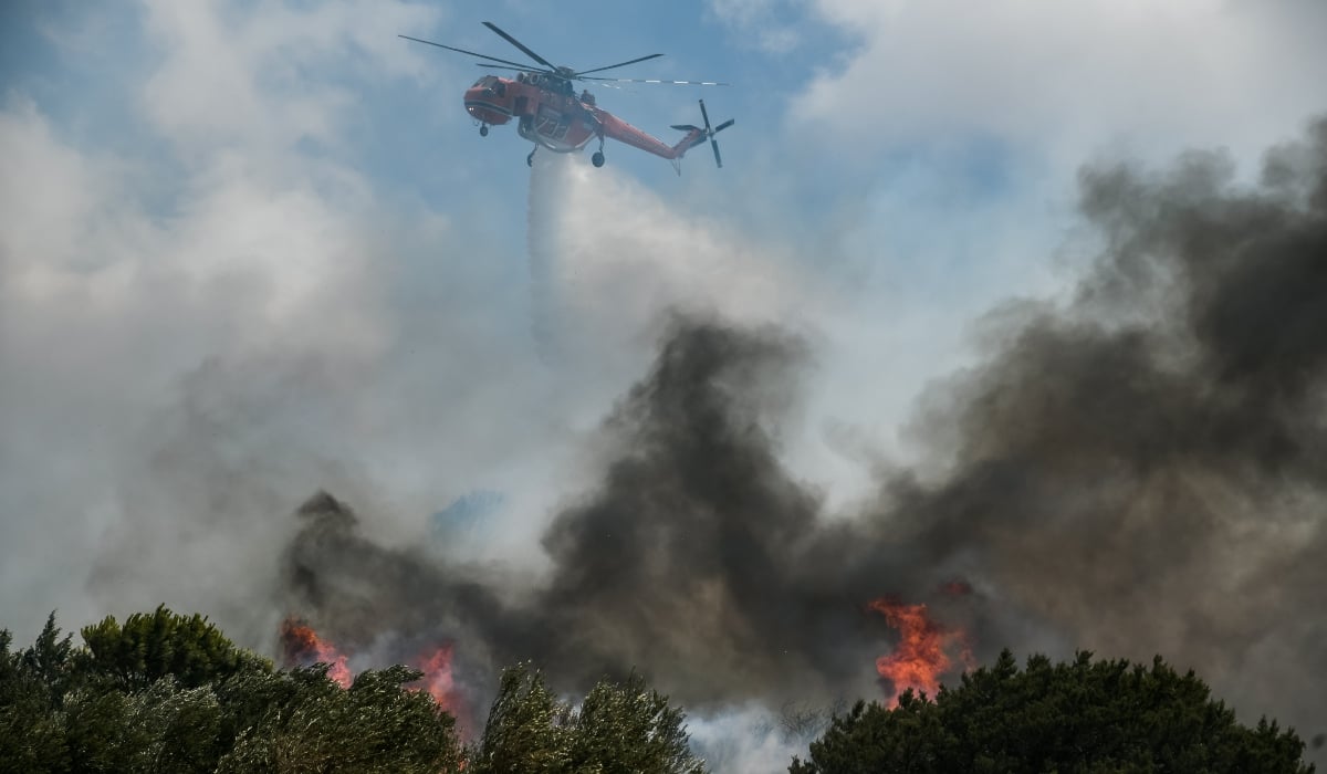 Φωτιά στην Κάρυστο: Συναγερμός για αγνοούμενο άνδρα από το χωριό Πλατανιστός – Καίγονται σπίτια