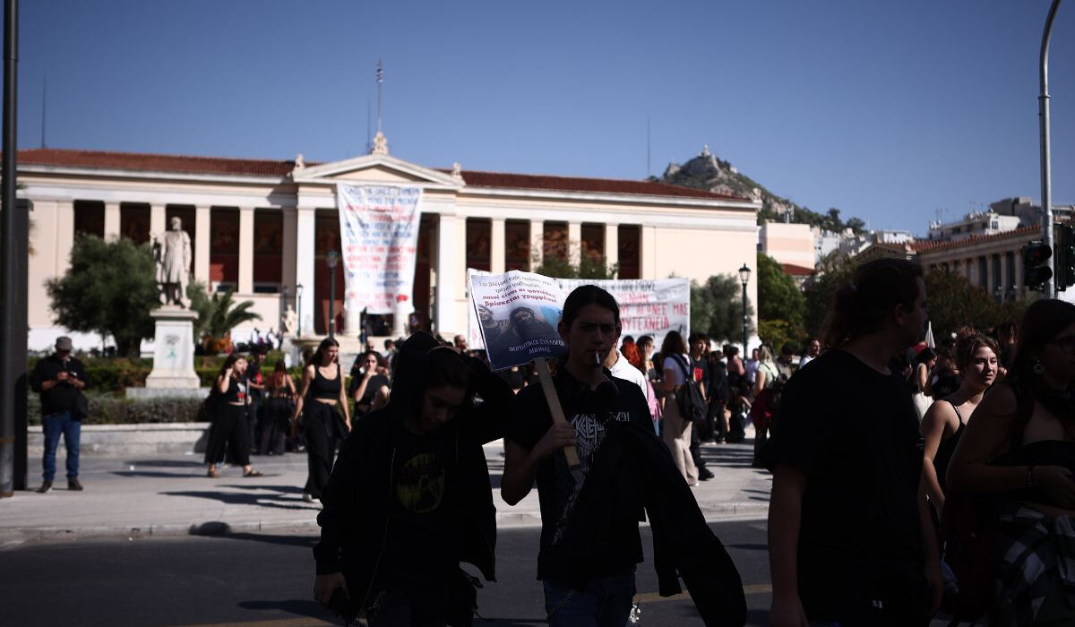 Εκπαιδευτικό συλλαλητήριο στο κέντρο της Αθήνας – Έκλεισαν οι δρόμοι