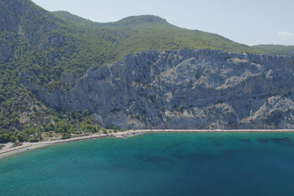 3 παραλίες στην Αττική για το πρώτο μπάνιο στη θάλασσα