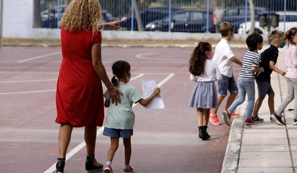 Ανοίγουν τα σχολεία τη Δευτέρα – Χωρίς μάσκες και τεστ, τι ισχύει για τους ανεμβολίαστους