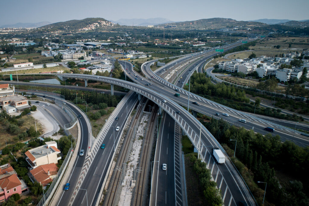 Αττική οδός: Άνοιξαν οι 6 προσφορές, 3,27 δισ. από ΓΕΚ ΤΕΡΝΑ, 3,106 δισ. από Μυτιληναίος και Vinci – Μόλις 5,05% (!) η διαφορά