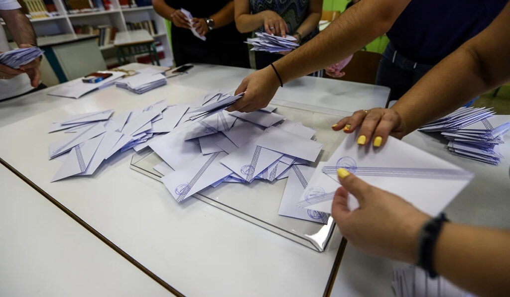 ΣΥΡΙΖΑ: Η δημοσκόπηση της Marc, το φιάσκο στην Κύπρο και τα εικονικά τιμολόγια