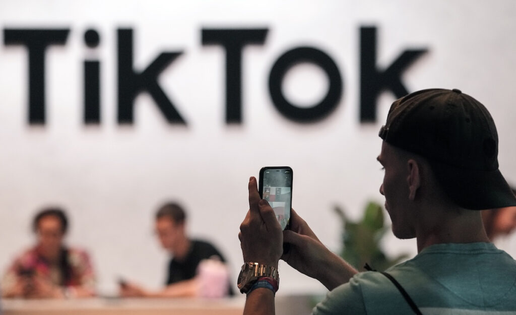 Τέλος τα φίλτρα ομορφιάς σε ανήλικους στο TikTok