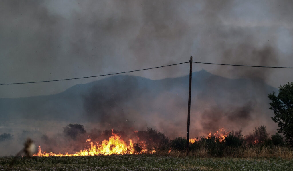 Υπό μερικό έλεγχο η φωτιά στο Ηράκλειο