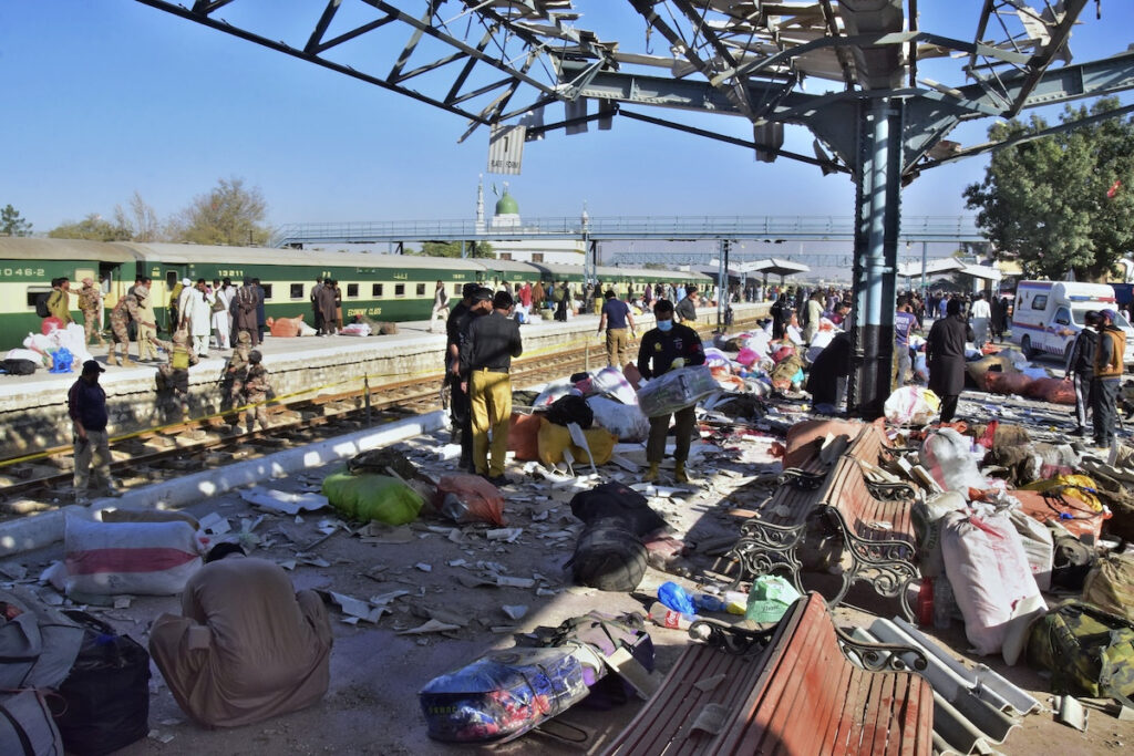 Πακιστάν: Τουλάχιστον 24 νεκροί έπειτα από έκρηξη βόμβας σε σιδηροδρομικό σταθμό