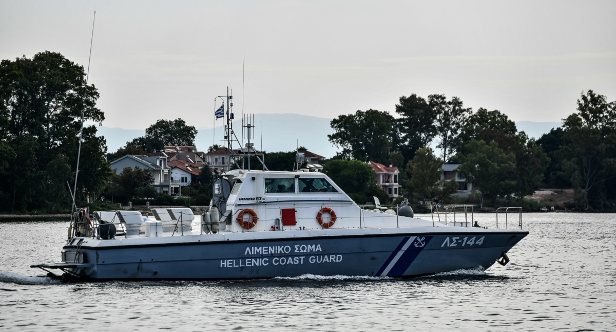 Χαλκιδική: Το Λιμενικό διέσωσε 13χρονη σε κανό