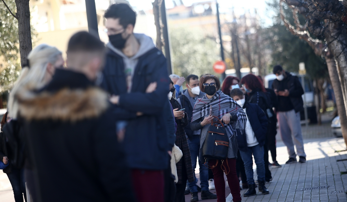 Πού εντοπίστηκαν τα 19.618 κρούσματα, όλες οι περιοχές: 5.101 στην Αττική, 2.391 στη Θεσσαλονίκη