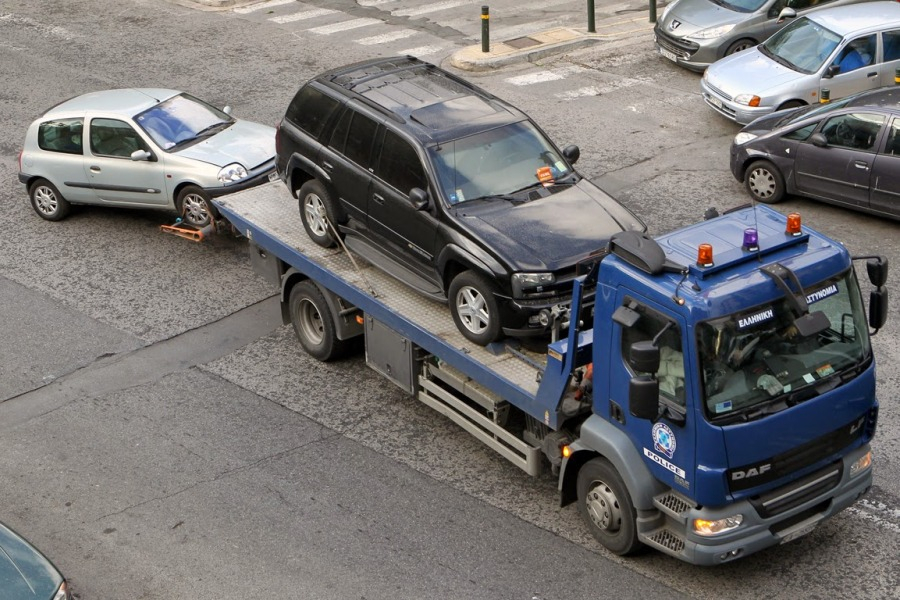 Θεσσαλονίκη: Επιχείρηση-σκούπα της Τροχαίας – «Σηκώνει» όλα τα παράνομα σταθμευμένα