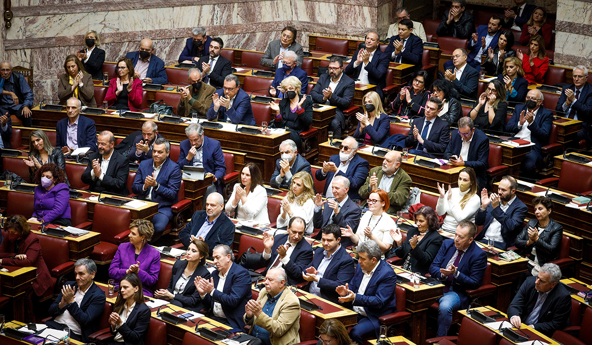 ΣΥΡΙΖΑ: Τροπολογία για έκτακτη μείωση ΦΠΑ στα τρόφιμα και ΕΦΚ στα καύσιμα