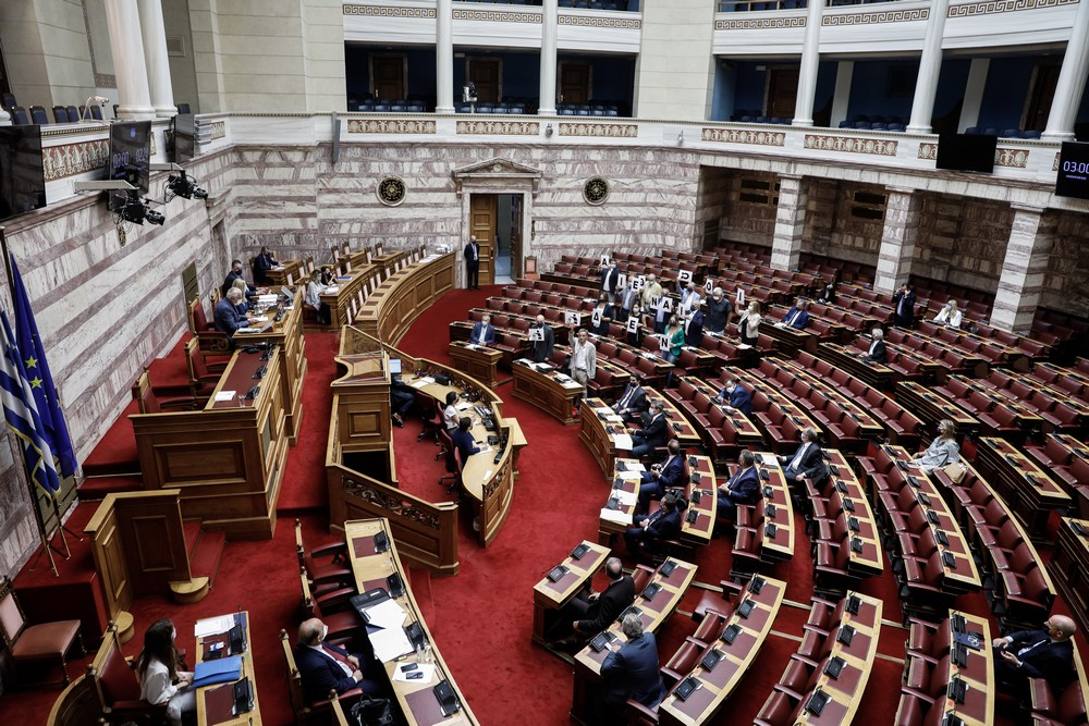 Βουλευτές ΝΔ-ΚΙΝΑΛ: Τα ψέματα ότι η Χρυσή Αυγή ψήφισε την απλή αναλογική!