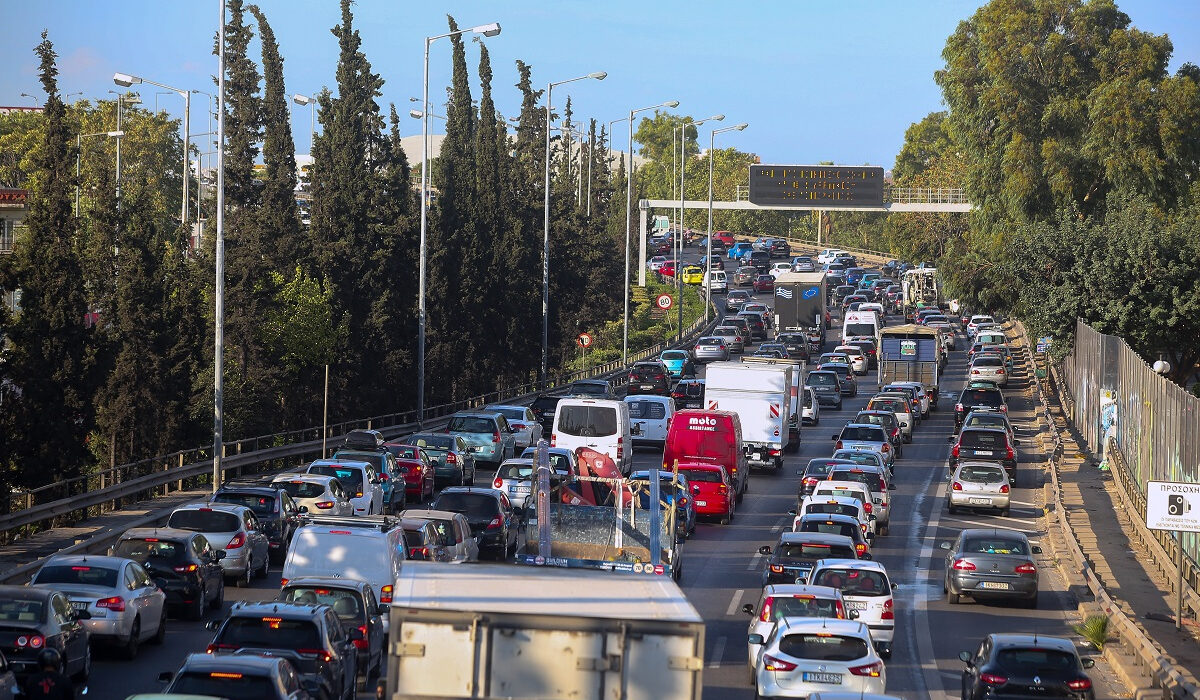 Κίνηση στους δρόμους: Μποτιλιάρισμα σε Κηφισό και Λ. Μεσογείων – Καθυστερήσεις στην Αττική οδό