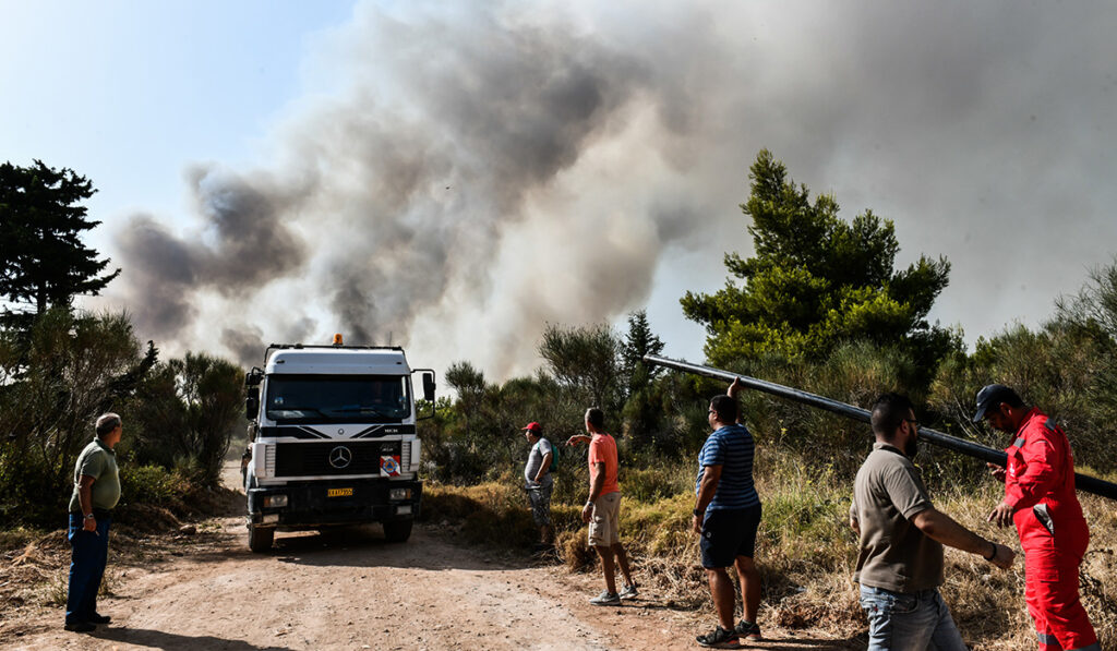 Κραυγή αγωνίας από κάτοικο των Αφιδνών: Μας άφησαν να σβήνουμε τη φωτιά μόνοι μας