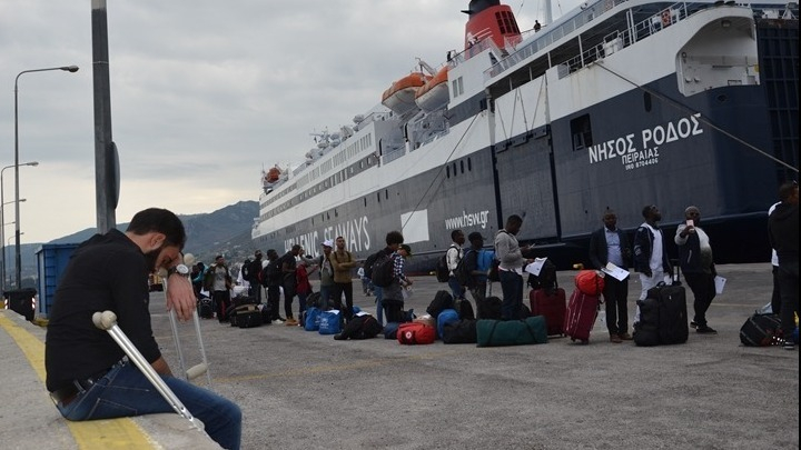 Μόρια: 200 αιτούντες άσυλο αναχωρούν για Πειραιά ⎯ Οι ροές στα νησιά του παραμένουν υψηλές