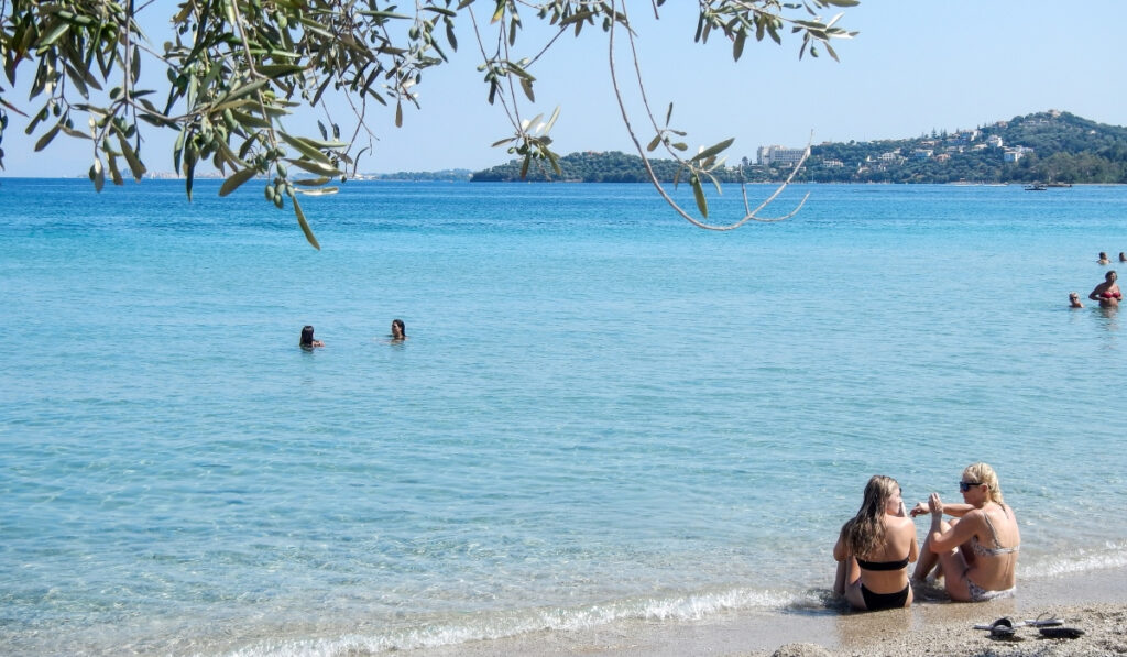 Καιρός-Meteo: 37αρια την Πέμπτη και βοριάδες στο Αιγαίο