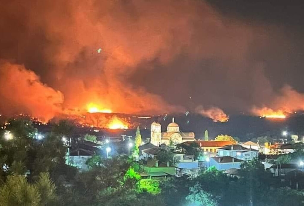 Μάχη με τις φλόγες στον Έβρο: Στον μικρό πυρήνα της Δαδιάς η φωτιά