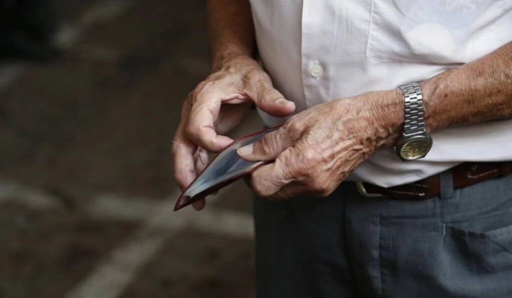 Προϋπολογισμός: Εισπράχθηκαν 60 δισ. φόροι το 11μηνο –  2 δισ. πάνω από τον στόχο